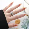 Anel Aberto com Design de Nicho Interessante Feito de Aço Inoxidável, Anel para Dedo Indicador com um Toque de Luxo Leve, Moderno e Fashion, Acessório Versátil Estilo Coreano