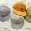 Gorra de Béisbol Plana de Ala Plana con Bordado de Letras a Cuadros de Secado Rápido 2026 Nueva para Mujer, Gorra Fina de Sombrilla para Primavera y Verano para Hombre