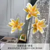 Decoración de salón de bodas artificial de alta gama y adornos de paisajismo, flor de lirio artificial de un solo tallo y doble pétalo