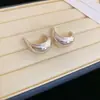 Aretes Círculo Aguja de Plata Aretes de Botón de Lujo Ligero Gama Alta para Mujer Moda Minimalista Aretes Versátiles con un Diseño Único