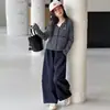 Conjunto de Moletom Listrado de Outono para Meninas Nova Roupa Infantil Calça de Manga Longa Conjunto de Duas Peças Camisa Base com Capuz Estilosa para Meninas