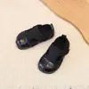Sapatos casuais Mary Jane de couro com trama estilo coreano para meninas, novo modelo primavera e outono 2026, sapatos simples de couro sintético macio para meninos e meninas