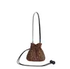 Bolsa impermeable con estampado de leopardo, moderna y elegante, para mujer, nuevo estilo, diseño de nicho, bolsa de la suerte con cordón, bolso retro de un solo hombro cruzado, moderno