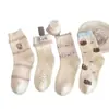Calcetines Cálidos de Terciopelo Otoño e Invierno para Mujer Estilo Coreano Color Contrastante Lindo Gato de Dibujos Animados Oso Bordado Calcetines de Media Pantorrilla para Niñas Calcetines de Felpa de Cachemira