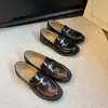 Mocassins vintage super macios de couro bovino para mulheres, sapatos slip-on versáteis com salto grosso e bico redondo, sapatos de couro genuíno com acabamento desgastado estilo britânico
