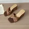 Sandalias de cuña versátiles de tacón grueso para mujer de verano, estilo retro francés, nueva moda, calzado de exterior 2026, chanclas tejidas