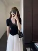 Camiseta simples e elegante estilo old money, justa, com decote V, valoriza a silhueta, blusa de tricô de manga curta para mulheres 26 Primavera Verão Nova H050812