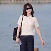 Top de punto de manga corta para mujer con cuello polo estilo coreano y bordado retorcido, nuevo modelo de verano 2025, diseño juvenil y elegante