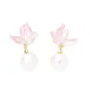 Novos Brincos de Clipe Rosa com Gotejamento de Óleo em Formato de Pétala, Elegantes e Versáteis, Brincos de Pérola Imitação Banhados a Ouro para Mulheres, Brincos Sem Furo