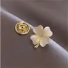 Broche de Flor de Diamante Feminino Coreia do Sul Pedra Olho de Gato Fofa Corsage de Amor Personalidade Anti-desgaste Fivela Leve Broche Cantinho do Casaco Fivela