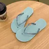 Sandálias de moda versáteis e brilhantes, novas chinelos de praia de verão à prova d'água para mulheres, adequados para viagens e uso ao ar livre