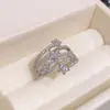 Brincos de Clipe Estrela de Quatro Pontas Europeus e Americanos Transfronteiriços para Mulheres Sem Orelhas Furadas, Brincos de Estilo Minimalista com Sensação de Luxo Leve e de Alta Qualidade, Design Único