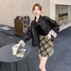 Nueva Estilo Primavera y Otoño 2025 Reductor de Edad y Mejorador de Calidad Chaqueta de Cuero con Rayas Empalmadas Estilo Coreano Holgada Chaqueta de Sal Tendencia