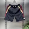 Pantalones cortos ajustados de verano para hombre, con rayas laterales y colores a juego, de cinco puntos, para playa y deportes.