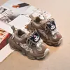 Sapatos Infantis Meninas Primavera 2025 Novo Estilo Tênis Respiráveis para Meninas Crianças Médias e Grandes Leves para Corrida Leves e Modernos