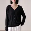 Cardigã de tricô retro de uma linha sem costura com decote V para mulheres, novo modelo 2026, jaqueta suéter de linho Tencel verde, top fino