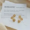Pendientes de Flor de Tres Pétalos con Perla Dorada Martillada Retro Transfronterizos para Mujer, Diseño de Nicho, Pendientes Elegantes y Lujosos