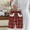 Conjunto de Inverno com Pelúcia para Meninas 26 Novo Estiloso Aconchegante Moletom Fofo Calça Xadrez Roupa de Ano Novo Conjunto de Duas Peças