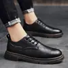 Botas para Hombre de Caña Baja Otoño Nuevo Negro Fabricante Zapatos de Trabajo Estilo Coreano Moda Casual Botas de Cuero para Hombre