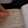 Estilo Minimalista Europeo y Americano Moda Anillo Abierto Simple de Oro con Cuentas Doradas Pequeñas, Tacto de Alta Gama, Versátil para el Uso Diario
