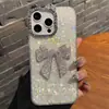 Adequado para Capa Padrão Flor com Brilho de Diamante Laço para Apple 17Promax Capa de Celular Iphone16 15 Aro da Lente Cravejado com Diamante 14