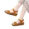 Sandalias de comercio exterior para mujer 2026 otoño nuevo modelo estilo europeo y americano con plataforma de suela gruesa y tira de tobillo para madres