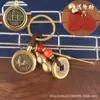 Llavero Zodiacal de Latón Cadena Decorativa Giratoria Juego de Cuatro Piezas con Cuerda de Nube Auspiciosa Vintage de Cinabrio y Monedas de los Cinco Emperadores para la Buena Fortuna