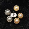 Botones Metálicos de Perlas Falsas Estilo Chanel con Acabado de Alta Gama, Botones Redondos Bicolor Dorado y Plateado para Camisas, Qipao y Abrigos, Botones Cosidos a Mano