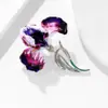 Nuevo Broche de Flor de Lirio Morado para Mujer, Elegante y con Estilo, con Flores de Esmalte de Colores, Ramillete de Alta Gama, Accesorio para Pin de Abrigo