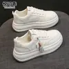 Zapatillas blancas de cuero genuino de moda con plataforma gruesa para aumentar la altura para mujer, estilo nicho, nuevo modelo otoño 2026, zapatos deportivos casuales de suela blanda