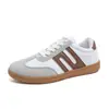 Tênis Feminino Branco com Cadarço Color Block Estilo Coreano Primavera/Verão 2026 Sapatos Planos Casuais Versáteis para Mulheres