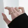 Anillo Mobius esmerilado para mujer, versátil, de lujo ligero, diseño de nicho, moderno y único, anillo abierto ajustable