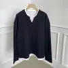 Sudadera de bloques de color de dos piezas falsas con cuello redondo para hombre, otoño, retro americano, corte holgado, versátil, casual, camiseta básica de cuello en V para adolescentes