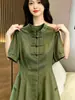 Camisa Verde Elegante Estilo Chinês Novo, Gola Alta, Botões na Cintura, Top Elegante de Nicho para o Trabalho, Lançamento Verão 2026