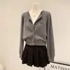 Cardigã de malha cinza com gola redonda, mangas compridas, bordado de laço para mulheres, outono e inverno, suéter casaco de alta qualidade, macio e aconchegante