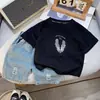 Ropa Infantil Elegante Nueva de Verano 2025 para Niños, Conjunto de Dos Piezas de Manga Corta para Bebé con Estampado de Alas de Moda