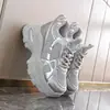 Zapatos para Mujer que Aumentan la Altura 2026 Nuevas Zapatillas Blancas de Malla Transpirable para Primavera y Otoño para Estudiantes, Zapatos tipo Dad Gruesos para Personas Bajitas