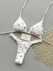 Bikini de lunares blancos de dos piezas para mujer, nuevo estilo verano 2026, cuello halter con lazo, copa triangular, traje de baño sexy reductor