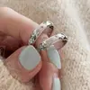 Anel Pequeno de Diamantes Quebrados Micro-incrustados Estilo Japonês-Coreano Feminino Estilo Ins Frio Nicho Luxo Leve Senso Sofisticado Anel Aberto Ajustável