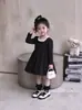 Vestido de Manga Longa para Meninas Outono Novo Estilo Quadrado com Pedraria Vestido Preto Básico para Bebês e Crianças Pequenas Vestido de Princesa Estiloso Vestido de Bebê