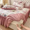 Falda de Cama de Felpa de Leche de Invierno Pieza Única Colcha Acolchada con Volante Dos en Uno Colcha Engrosada Juego de Ropa de Cama de Felpa de Coral Antideslizante
