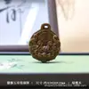 Colar Pingente de Fortuna Pixiu e Moeda dos Cinco Imperadores Esculpido em Sandália e Agarwood, Acessório para Pulseira, Enfeite para Pendurar no Carro e Acessório Decorativo
