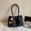 Bolso Retro de Gamuza de Gran Capacidad 2025 Otoño e Invierno Nuevo Bolso de Hombro para Viajar Bolso Tote de Mano para Mujer