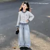 Conjunto de cárdigan a cuadros de bloques de color retro estilo coreano para niña y pantalón vaquero con pajarita para primavera y otoño estilo universitario