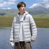Chaqueta Ligera de Plumas para Hombre Otoño Invierno 2026 Estilo Nuevo con Capucha Corta Portátil Ligera Chaqueta de Plumas Acanalada Cálida para Hombre