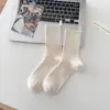 Calcetines para Mujer con Etiqueta de Tela en el Talón, Novedad Primavera/Verano 2026 Estilo Coreano Calcetines de Media Pantorrilla con Rayas Verticales, Calcetines Holgados de Color Sólido Dopamina para Mujer