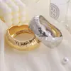 Pulsera con Patrón de Martillo Europeo Apertura Irregular Anillo de Mano de Aleación ins Amazon Xiyin Fuente de Fábrica Venta al por Mayor