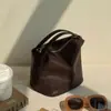 Bolso de cubo de cuero suave vintage para mujer, nuevo bolso de cuero curtido vegetal de nicho 2026 para mujer, bolso de mano estilo casual y bolso pequeño cruzado de cuero genuino