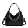 Suministro transfronterizo exclusivo para moda femenina: Bolsa de hombro de mimbre con flecos de gran capacidad, estilo vintage de verano 2026