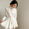 Elegante Vestido Preto de Gola Alta com Bolinhas para Mulheres, Outono Afunilado na Cintura Emagrecedor com Mangas Bufantes e Lantejoulas, com um Toque Doce e Moderno